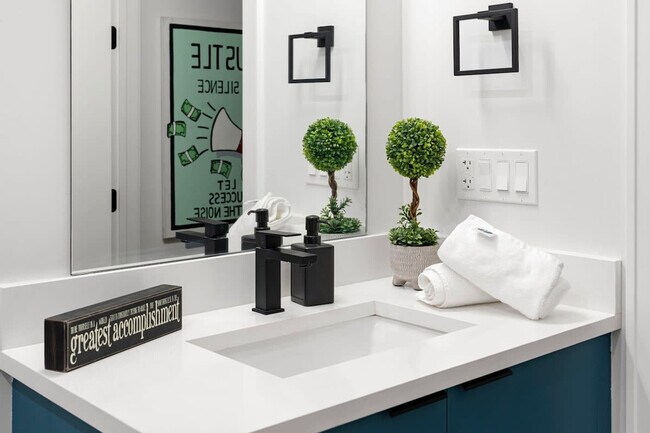 Foto del edificio - 318 W Grand Ave