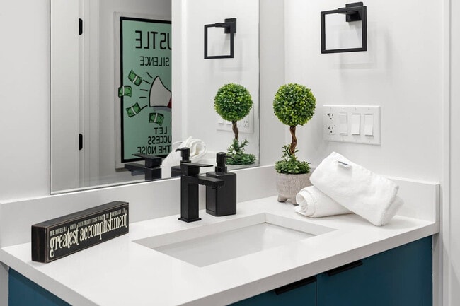 Building Photo - 318 W Grand Ave