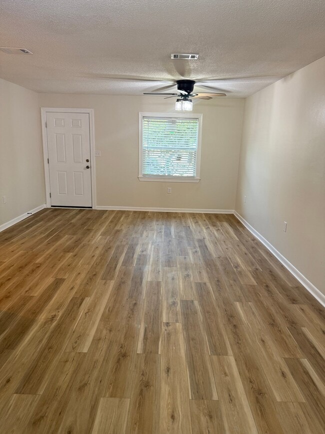 Foto del edificio - 706 Shady Ln Dr