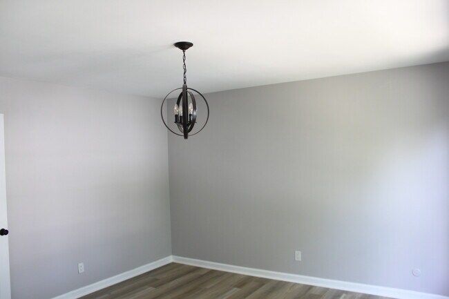 Building Photo - 39 Southmont Dr