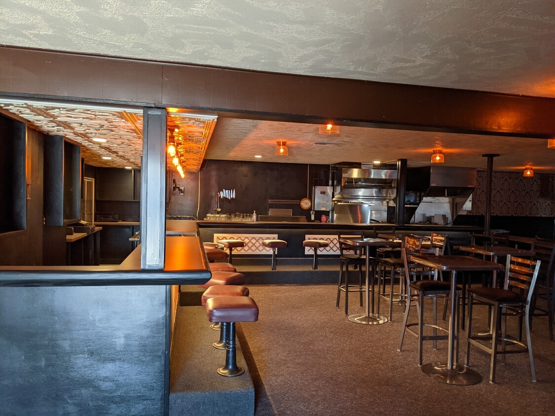 Building Photo - 430 W Main St