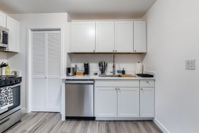 Foto del edificio - 1816 S G St