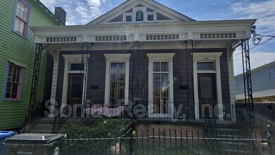 Building Photo - 2618 Lepage St