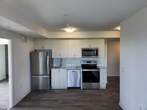 Building Photo - 325 Yorkland Blvd