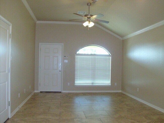 Foto del edificio - 3/2 Duplex off Bunny Trail Killeen - Text 201-231-7228 for more details