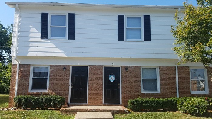 Foto principal - 3133 Spring Valley Dr