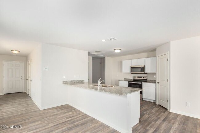 Building Photo - 1084 W Verde Ln