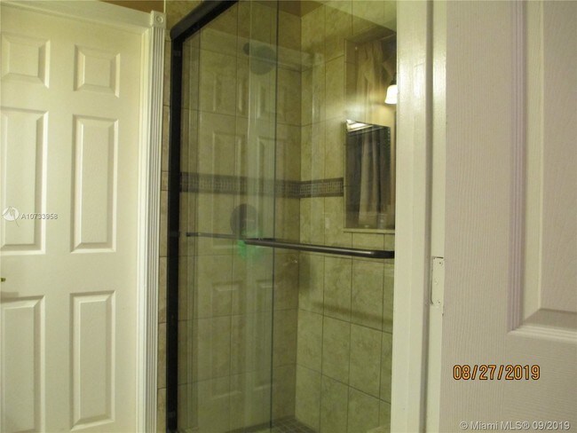 Foto del edificio - 630 NW 107th Ave