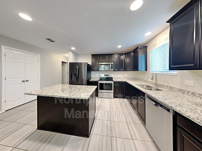 Foto del edificio - 1448 Vernon Dr