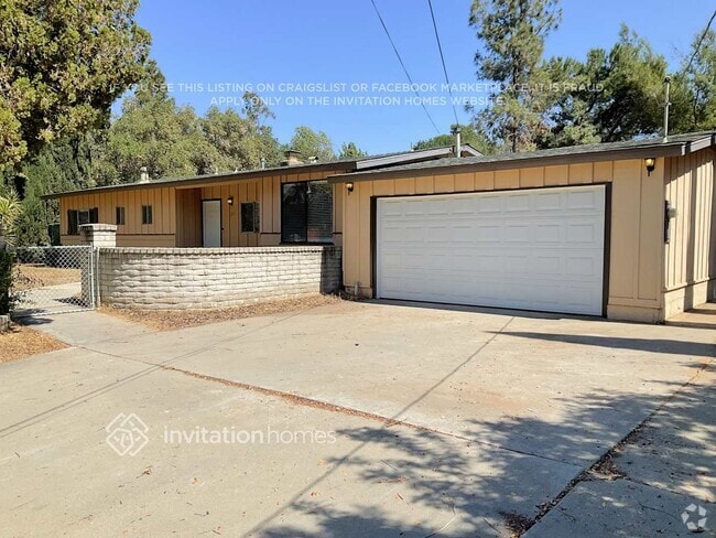Building Photo - 2243 Avenida Del Diablo