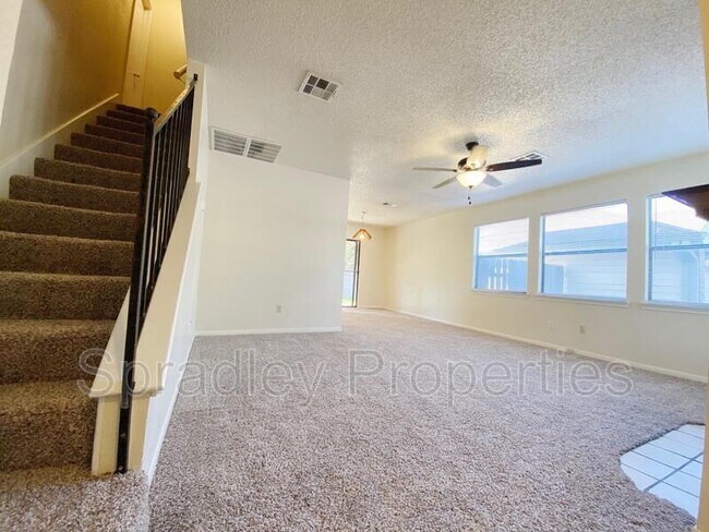 Foto del edificio - 4801 Stone Ridge Dr