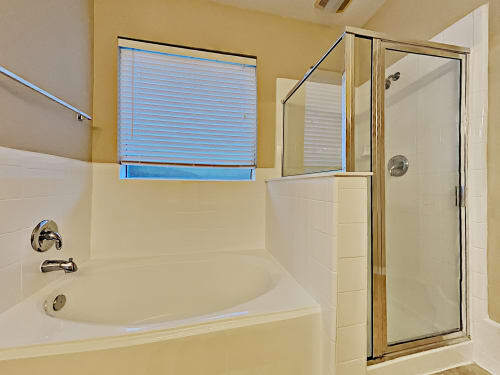 Foto del edificio - 12903 Tall Spruce Dr