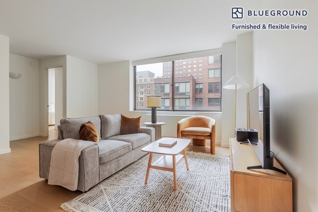 Building Photo - 255 W 94th St