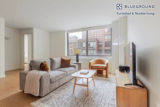 Building Photo - 255 W 94th St