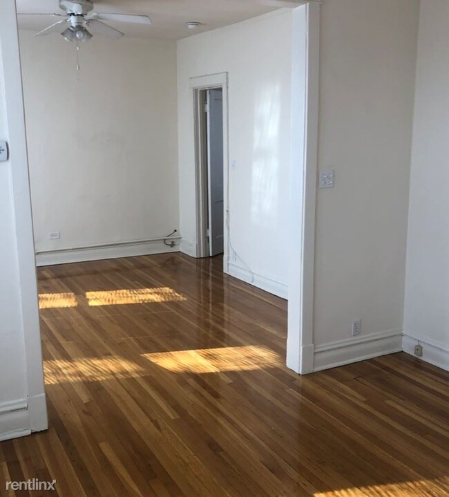 Building Photo - 5220 N Wolcott Ave