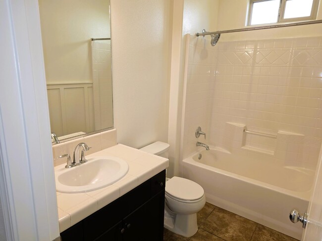 Building Photo - 3479 Sussex Ave