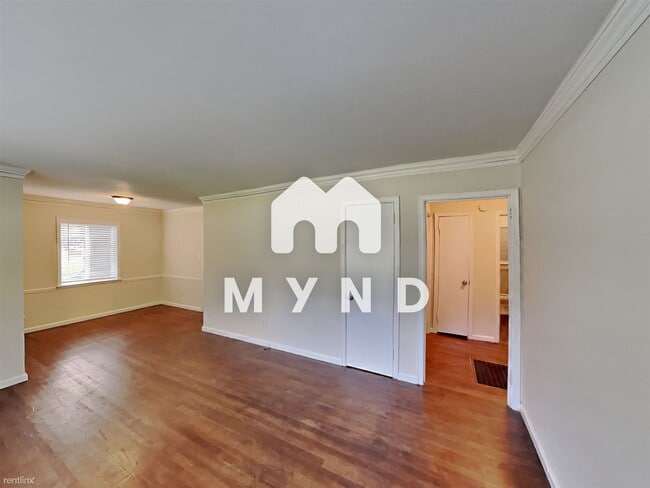 Building Photo - 3 br, 1 bath House - 742 Quaker St