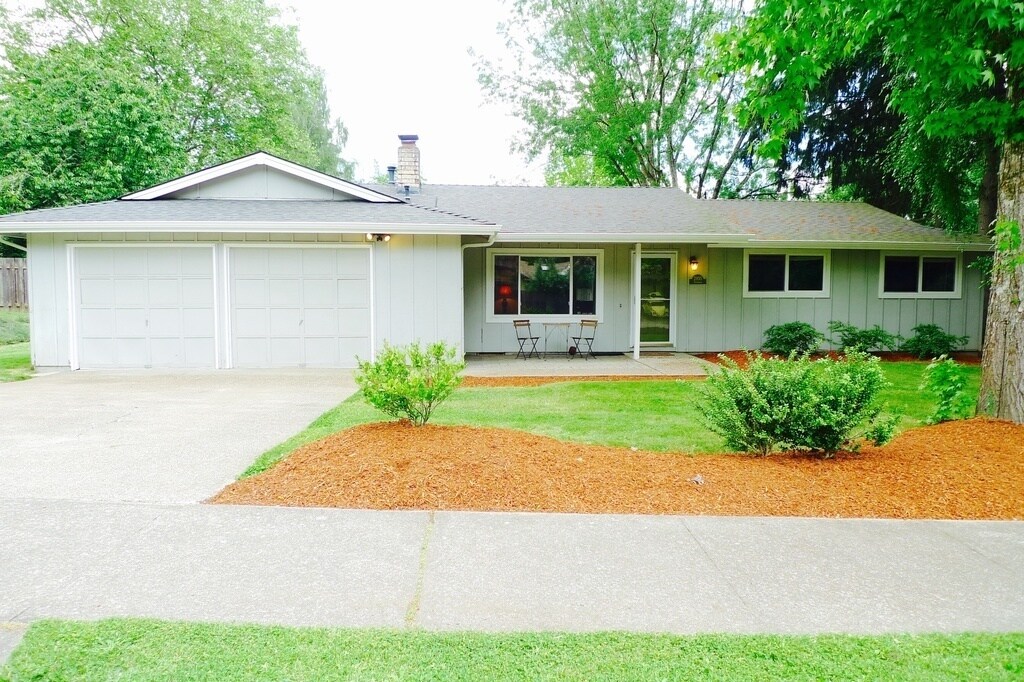 Foto principal - 3 bed 1.5 bath in great location next to W...