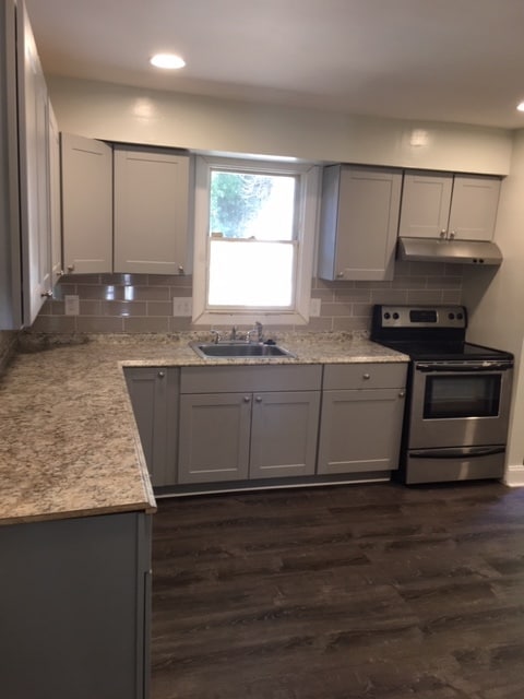 Building Photo - 702 Hudson Ave