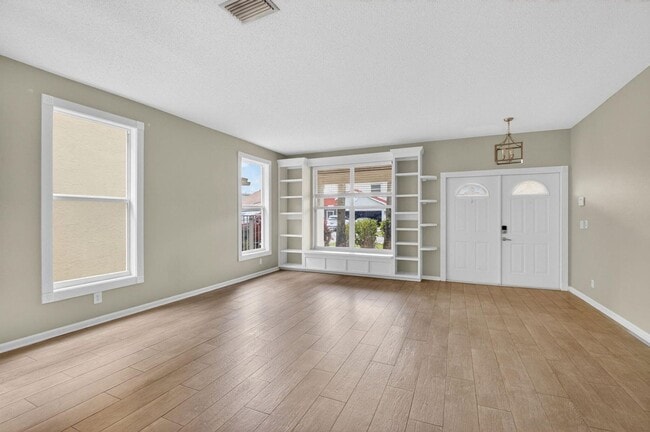 Foto del edificio - 18196 Clear Brook Cir