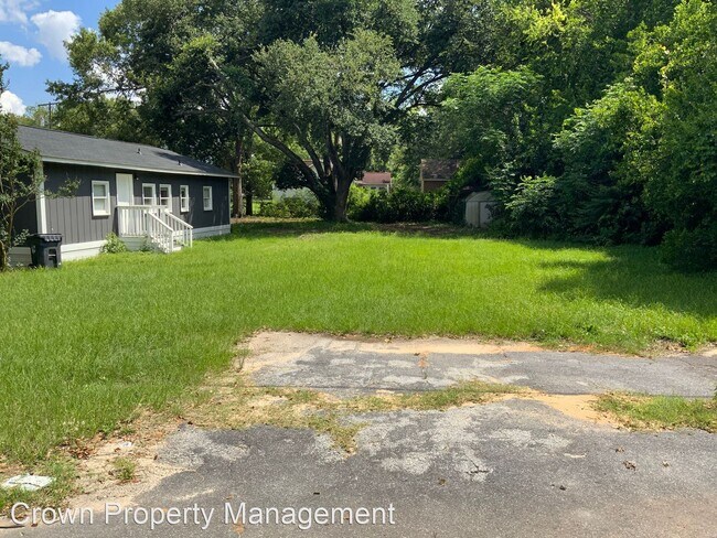 Building Photo - 3 br, 2 bath House - 490 N. Lawrence Ave