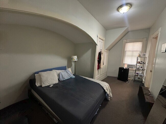 Foto del edificio - 176-182 Elmwood Ave