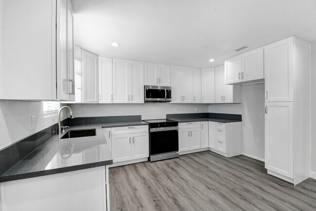 Foto del edificio - 6554 Kinlock Ave