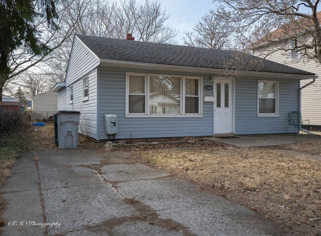 Building Photo - Charming 3 bedroom Hazel Park Ranch