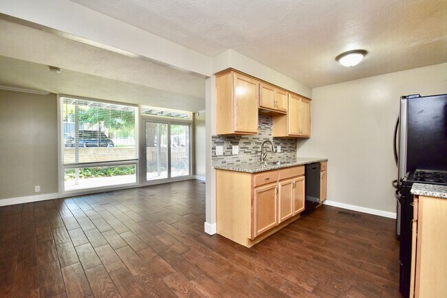 Building Photo - Cute 2 Bed 1 Bath Condo in Bountiful!!