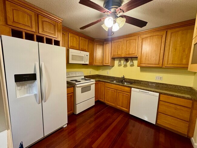 Foto del edificio - 100 Cove Way