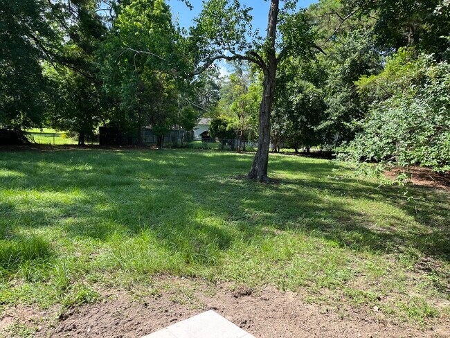Building Photo - 2221 Salem Dr W