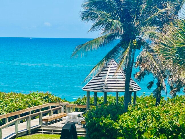 Foto del edificio - 420 Celestial Way