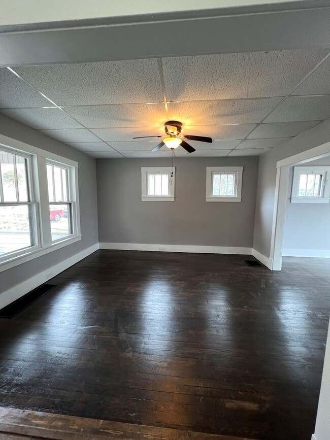 Building Photo - Charming 3 Bed, 1 Bath Home on a Quiet Street in Crafton Heights - Available 7/1!