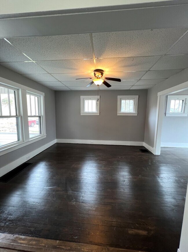 Foto del edificio - Charming 3 Bed, 1 Bath Home on a Quiet Street in Crafton Heights - Available 7/1!