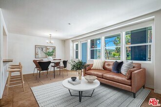 Building Photo - 7100 Playa Vista Dr