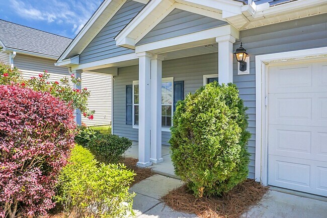 Foto del edificio - Comfortable Living, 4 BR 2.5 BA Home, Two Car Garage
