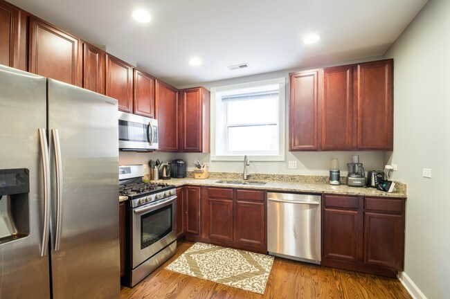 Foto del edificio - 6101 N Washtenaw Ave