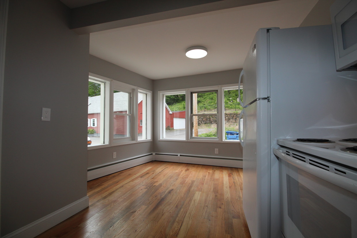 Kitchen /Dinning Area - 135 Chestnut St