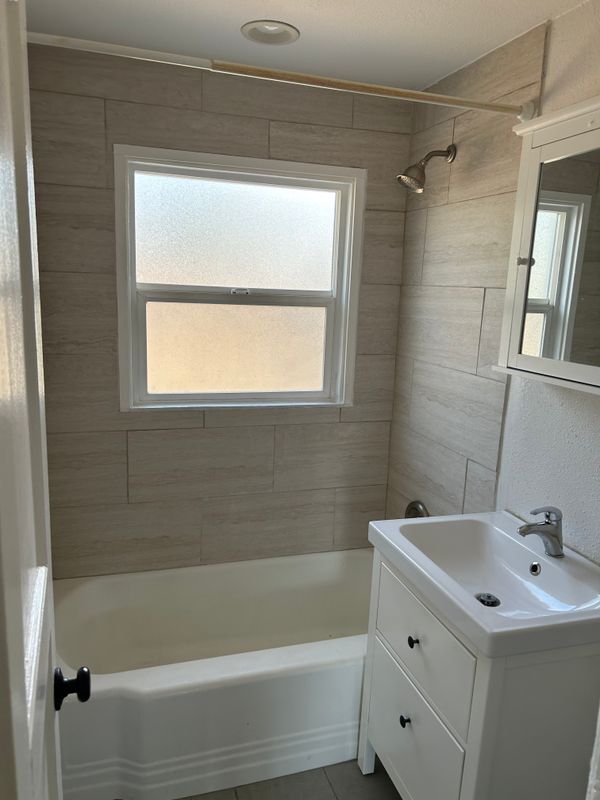 Foto del edificio - 1764 Oswego St