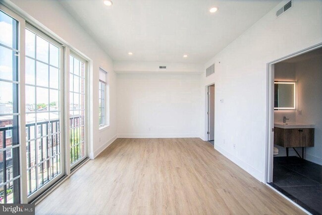 Building Photo - 1324 Frankford Ave