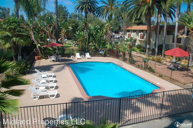 Foto del edificio - 702-706 N Fig St