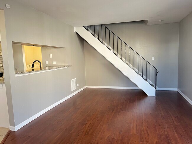 Building Photo - 1246 Prairie Ave