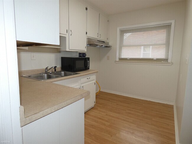 Building Photo - 3 br, 2 bath House - 1054 Canterbury Dr