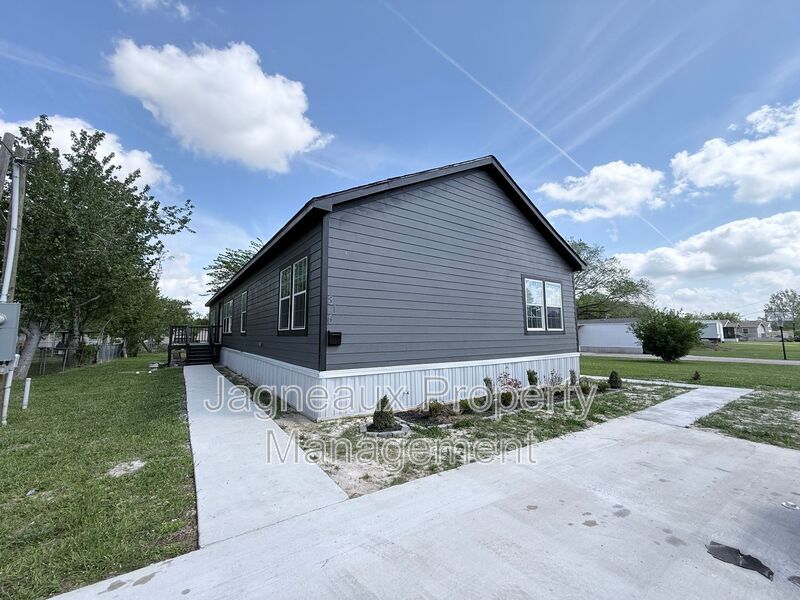 Foto del edificio - 816 Shady Ln