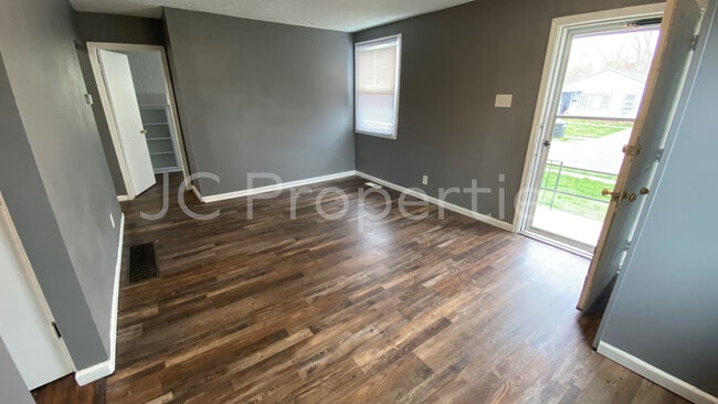 Sala de estar - 4406 Waymire Ave