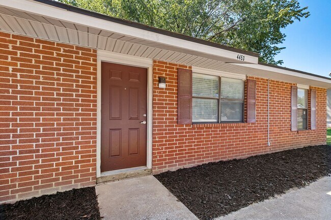 Building Photo - Cozy 2 Bedroom Duplex with Fireplace & Spacious Backyard!