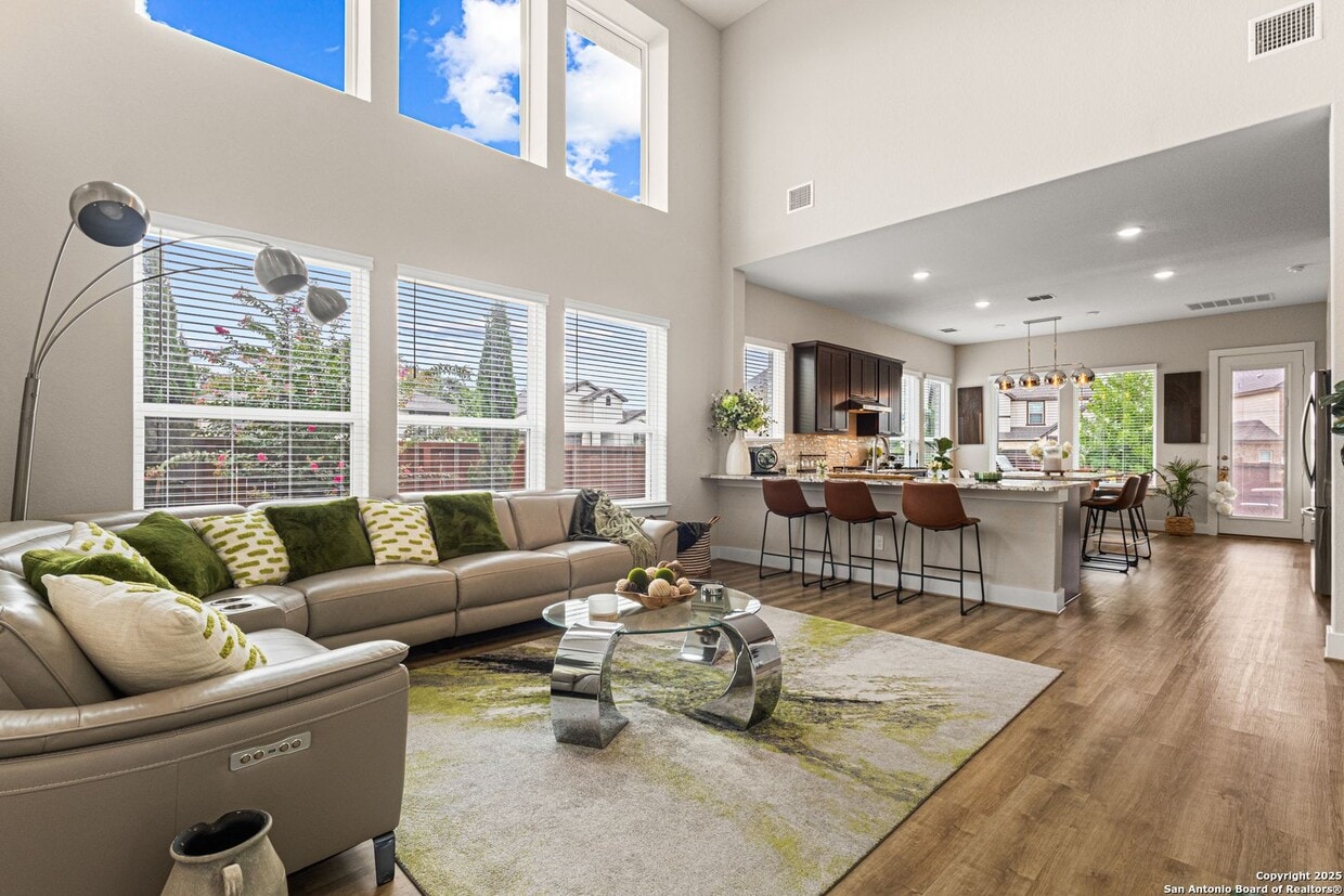 Primary Photo - 12402 Mineshaft