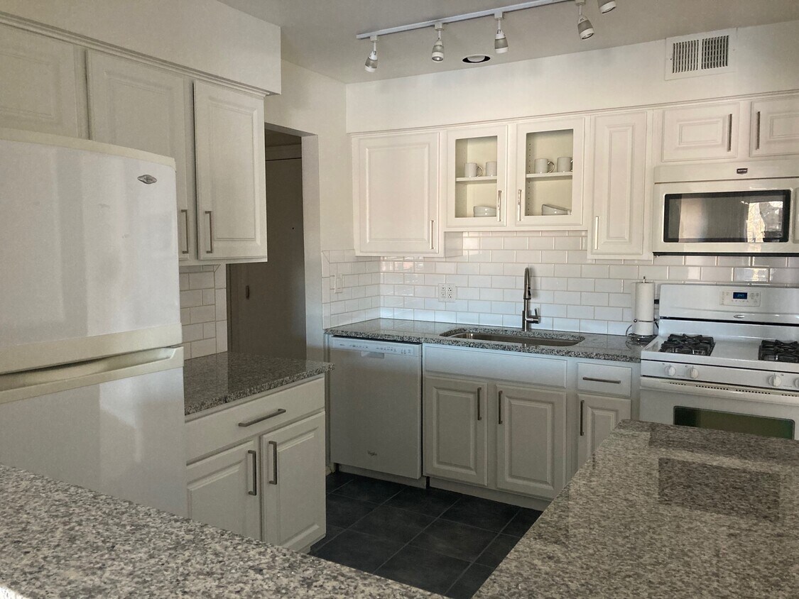 5200 Carriageway Dr Unit 211, Rolling Meadows, IL 60008 Condo for Rent in Rolling Meadows, IL