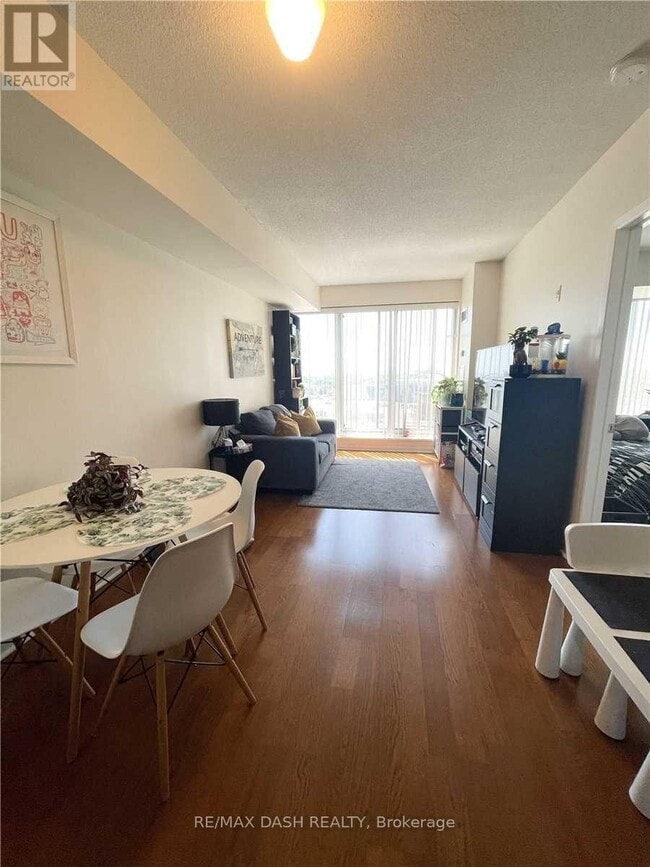 Building Photo - 1040 The Queensway