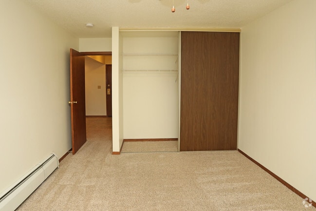 1HAB, 1BA - 750 ft² - Legacy Village Apartments